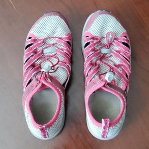 Chaco Outcross 2 kids shoe size 4